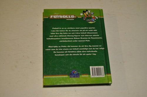 Disneys FOTBOLLS-HANDBOK med Peles bästa tips!