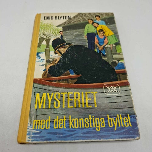 Enid Blyton - Mysteriet med det konstiga byltet
