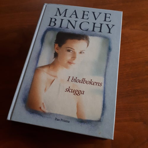 Bok, inbunden, I blodbokens skugga - Maeve Bincy