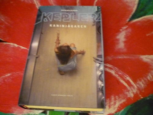 BOK, 2 STYCKEN BÖCKER, LARS KEPLER: KANINJÄGAREN, J. D. ROBB: ODÖDLIG SKÖNHET