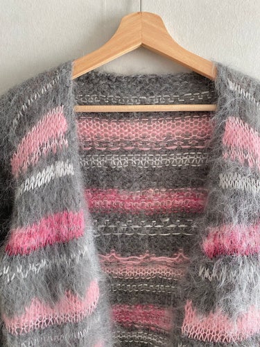 Vacker & unik Handstickad grå/rosa/vit mohair kofta, storlek S-M