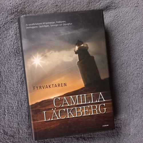 Fyrvaktaren - Camilla Läckberg - inbunden!