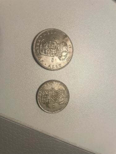 Svenska mynt. 2 kr 1970 och 1 kr 1956
