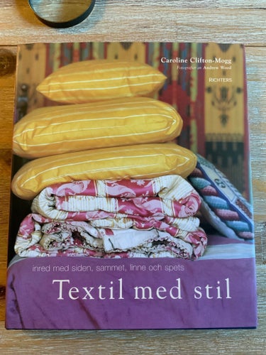 Textil med stil Caroline Clifton-Mogg, Inred med siden, sammet, linne och spets