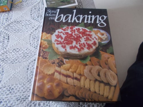 EN INBUNDEN BOK STORA OM BAKNING