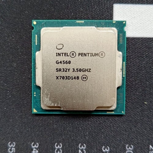 Intel Pentium G4560 CPU med Kylare