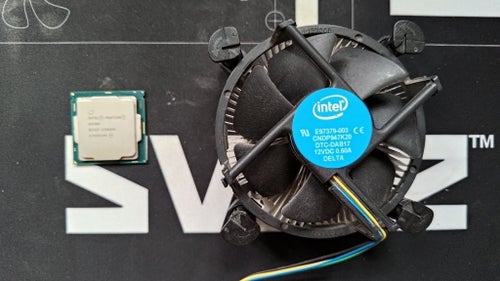 Intel Pentium G4560 CPU med Kylare