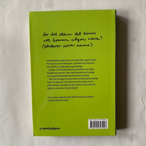 Utan att passera gå av Lova Lakso