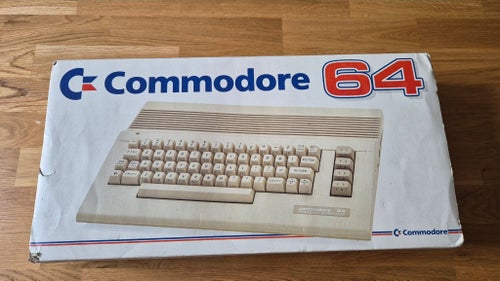 Commodore 64 C64 i originalkartong – komplett med nätadapter – startar