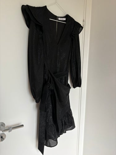 Adoore svart glittrig klänning