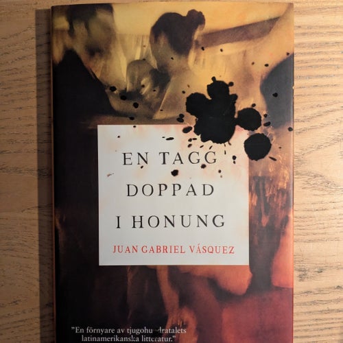 En tagg doppad i honung av Juan Gabriel Vásquez, 2014