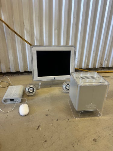 Apple Power Mac G4 Cube med skärm och tillbehör