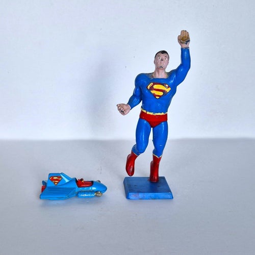 Stålmannen 1975, plast, 18 cm hög plus Stålmannens bil Corgi Supermobile, 1979.