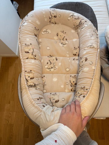 Babynest med giraffmönster