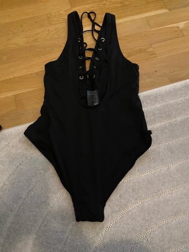 H&M svart baddräkt, storlek 44