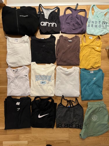 Klädpaket med träningskläder 16 plagg (Better Bodies, Aimn, Gymshark, Reebok)