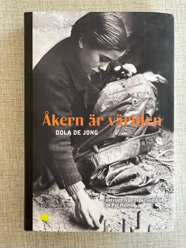 Åkern är världen - Dola de Jong