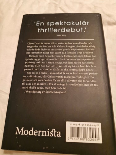 En gnista i mörkret - Stacy Willingham (Inbunden, Nyskick)