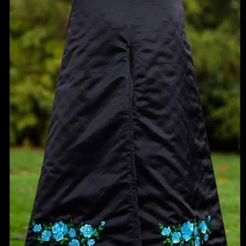 VACKRASTE RIDKJOLEN MED BRODERADE BLOMMOR!
