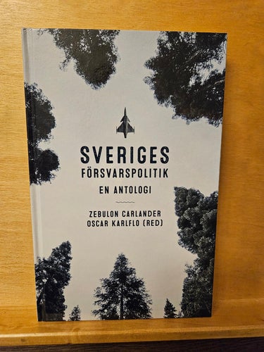 Sveriges försvarspolitik - en antologi, Zebulon Carlander & Oscar Karlflo
