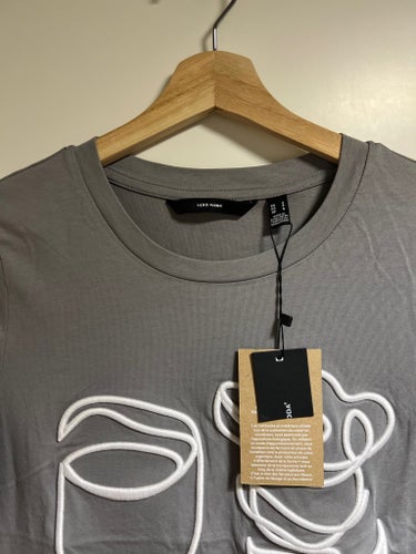 Vero Moda grå t-shirt, storlek S