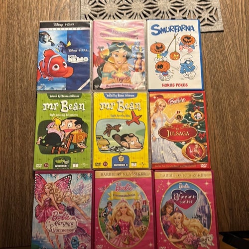 Blandade DVD-filmer - Disney Pixar, Mr Bean, Smurfarna, Barbie