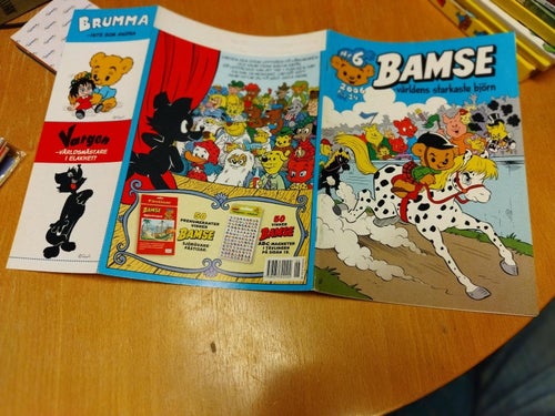 Bamse 2006 nr 6 samlarkort på fliken: Brumma + Vargen. Fine