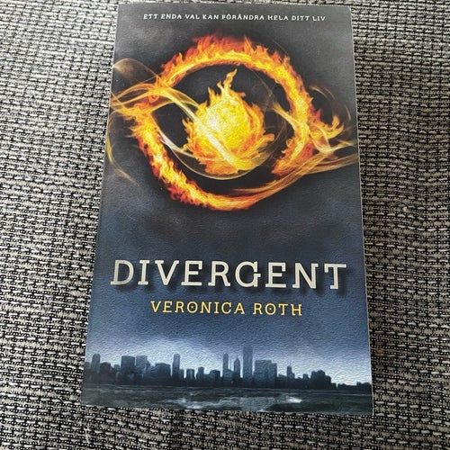 Divergent av Veronica Roth