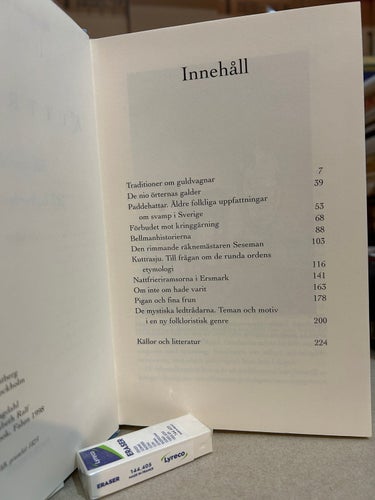 Kuttrasju folkloristiska och kulturhistoriska essäer av Bengt af Klintberg