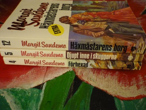 BOK, 3 STYCKEN POCKET BÖCKER FRÅN MARGIT SANDEMO, NR 4, 5 & 12, FÖRHÄXAD
