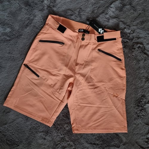 NYA persikofärgade shorts fritidsshorts