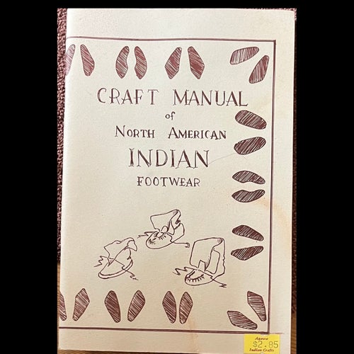 CRAFT MANUAL of NORTH AMERICAN INDIAN FOOTWEAR av George M. White, 1969