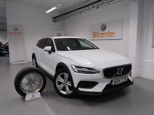 Volvo V60 Cross Country B4 AWD V-Däck ingår Navi-Kamera-Värmare-VoC-CarPlay-Pil