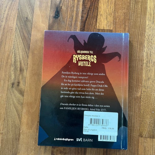 Familjen Rysberg - Dracula checkar in, Fredde Granberg & Mikael Riesebeck, 2023