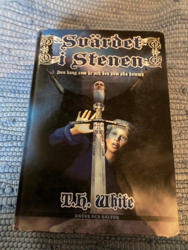 Svärdet i Stenen / T.h. White