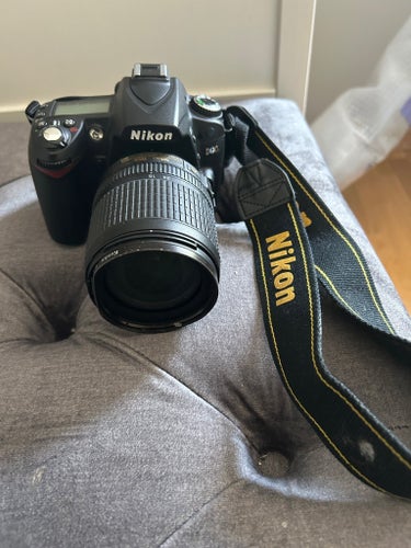 Nikon D90 systemkamera med objektiv