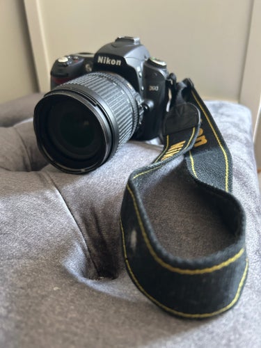 Nikon D90 systemkamera med objektiv