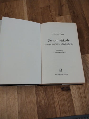 De som viskade av Orlando Figes, Historiska Media