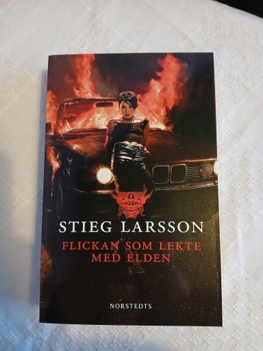 Stieg Larsson - Flickan som lekte med elden