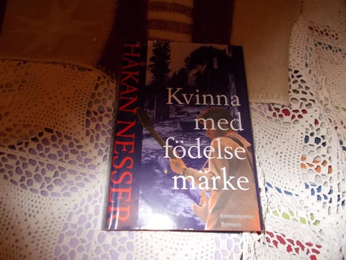 EN BOK HÅKAN NESSER KVINNA MED FÖRDELSE MÄRKE
