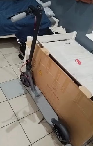 350W 36V 10,5Ah hopfällbar elektrisk skoter med APP-kontroll,31KM/H elsparkcykel