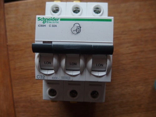 automatsäkring Schneider 3pol 32A