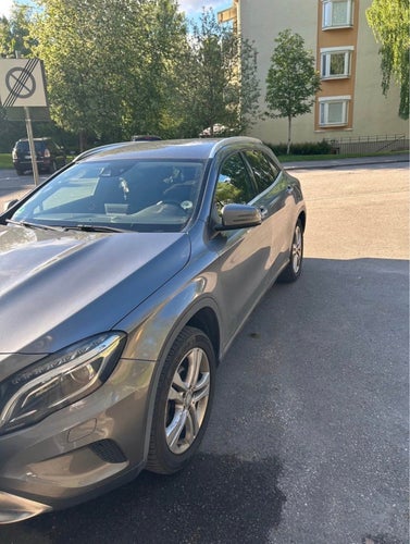 Mercedes-Benz GLA 200