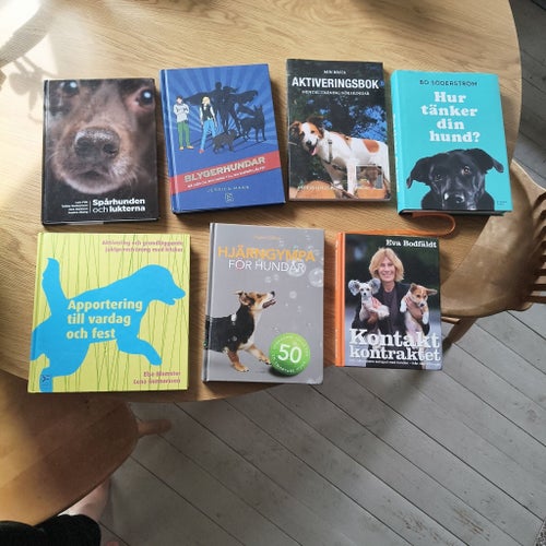 Paket med böcker för hundträning