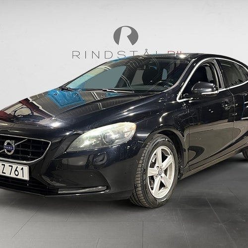 Volvo V40 D2 115 HK MOMENTUM D-VÄRM BT PDC 15800MIL KAMREM BYTT