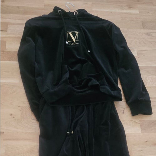 Svart Velsatino Set - Hoodie och Byxor - Storlek S