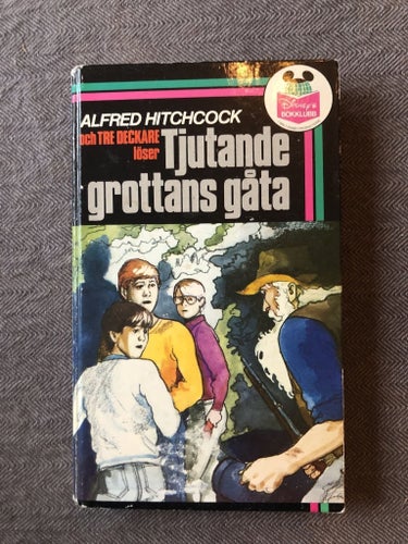 Alftred Hitchcock och Tre Deckare löser Tjutande grottans gåta (1982)