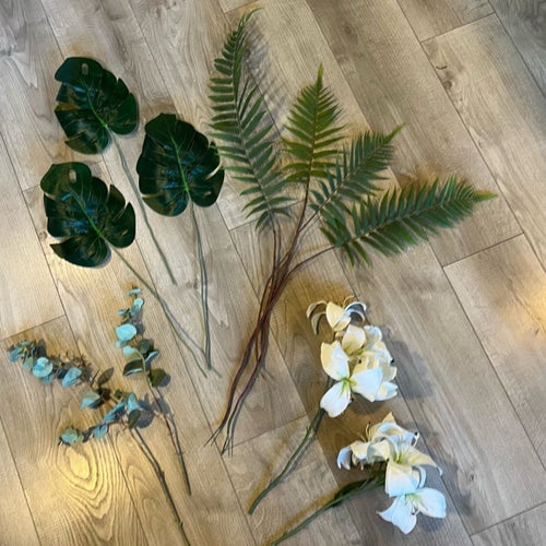 !!! LOT KONSTGJORDA VÄXTER,,LILJOR, ORMBUNKAR M.FL,, LÅGT PAKET PRIS,,!!
