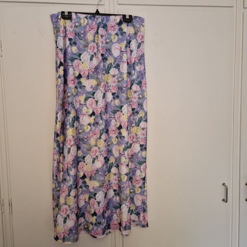 Ny blommönstrad långkjol från PIECES Storlek XL
