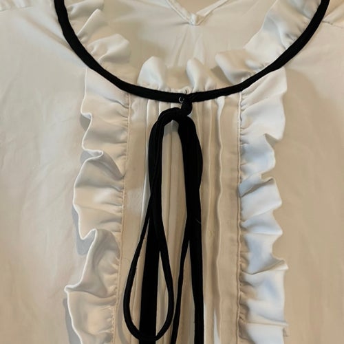 BikBok vit blus, storlek S